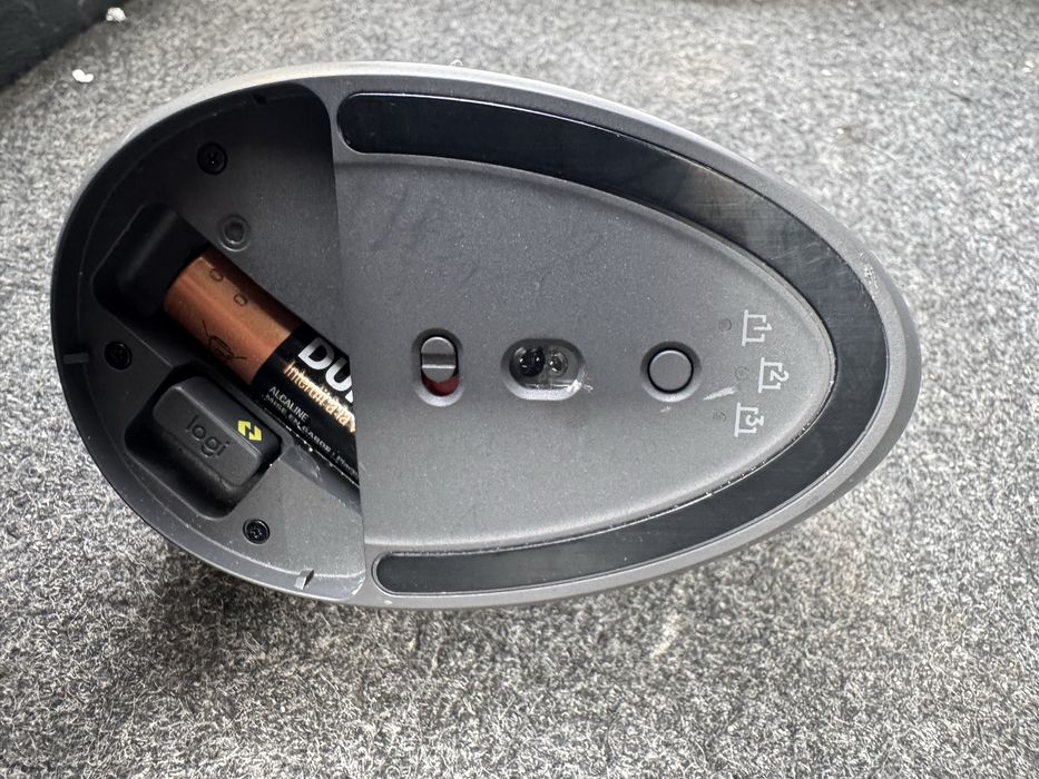 Продам комьютерную мышь  Logitech Lift Vertical Ergonomic graphite Wireless/Bluetooth