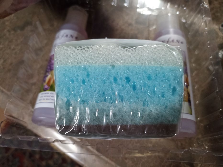 Conjunto de banho com a famosa esponja esfoliante = liquidação total l