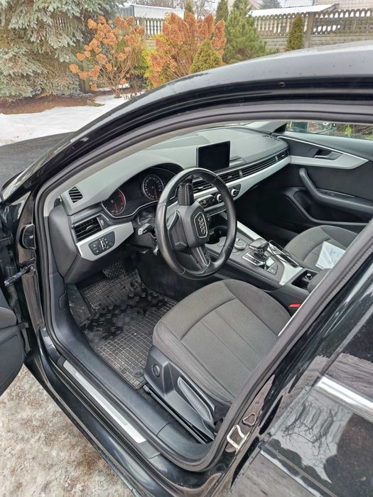 Audi A4 B9 2017 rok .