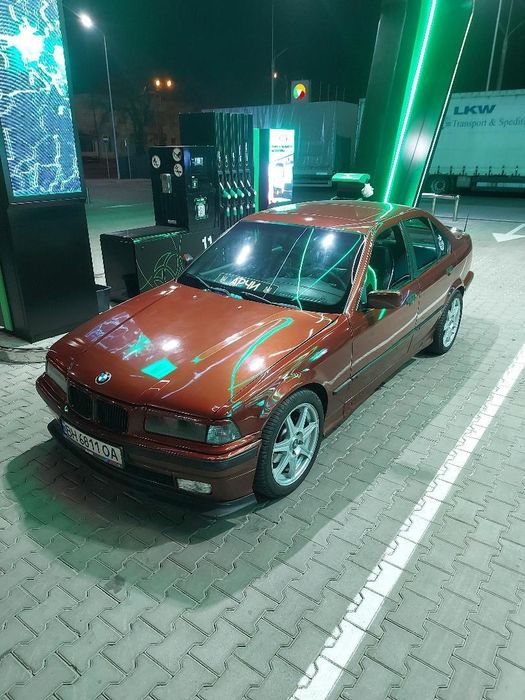 Продам  BMW e36 седан