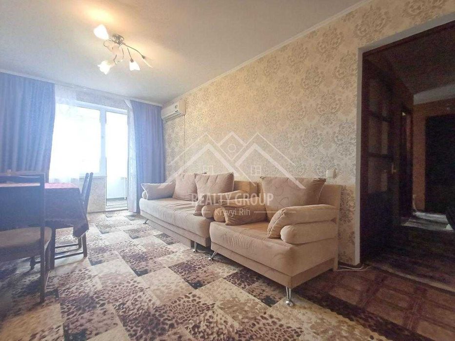 Продаж 3 кімнатної квартири біля Ц-м ринку, з ремонтом та меблями , велика кладовка.