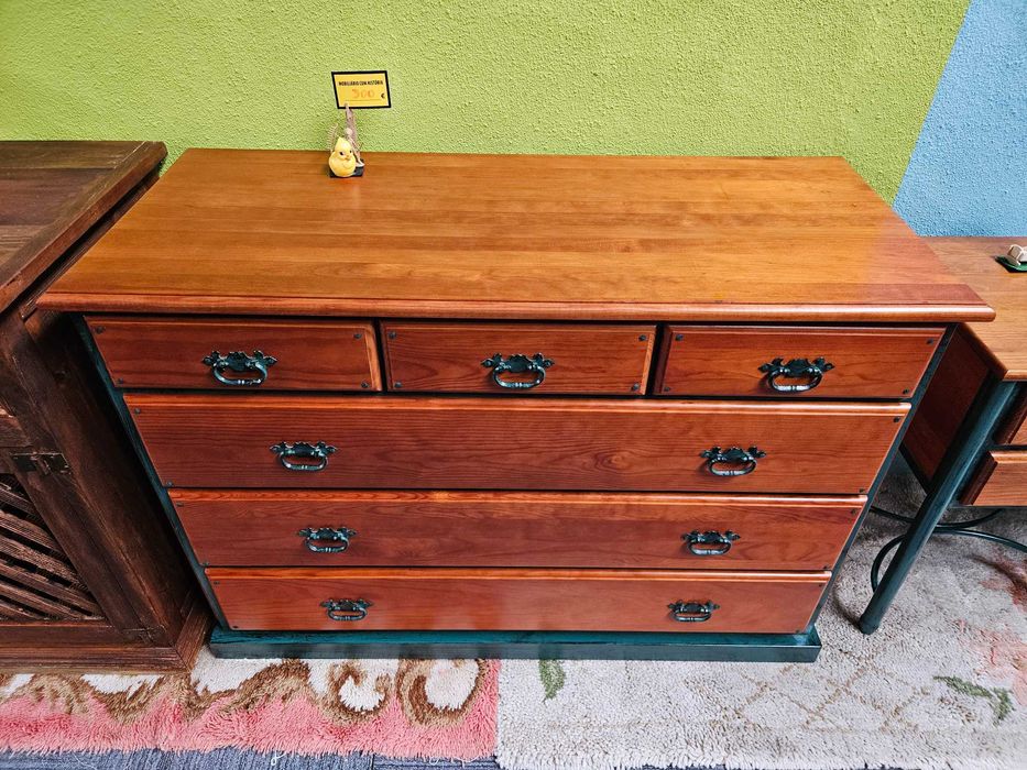 Cómoda em madeira maciça com acabamento em ferro - ópti