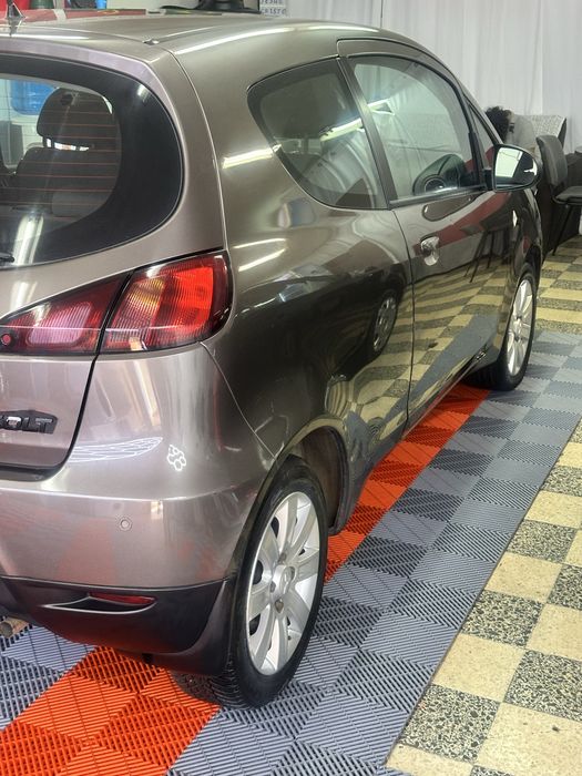 Mitsubishi colt 1.3 Cleartec,castanho em muito bom estado.