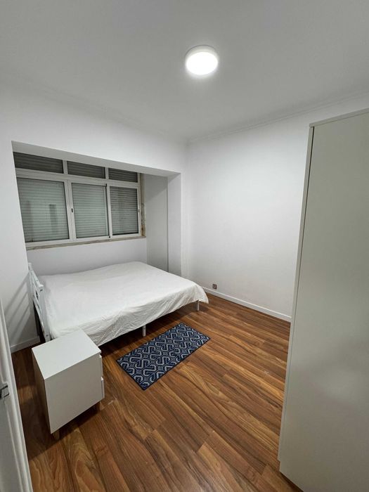 Quarto para arrendar próximo comboio Queluz