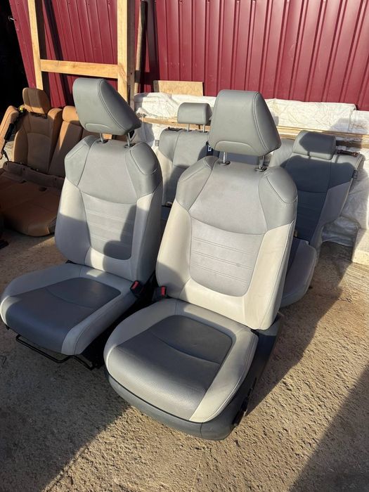 Салон шкіряний на Toyota Rav4 19-24 року