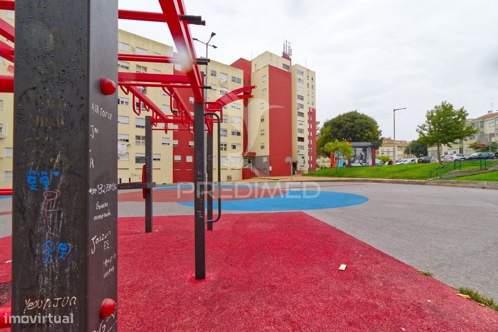 Apartamento T2 na Rua António Aleixo - Quinta do Rouxinol - Miratej...
