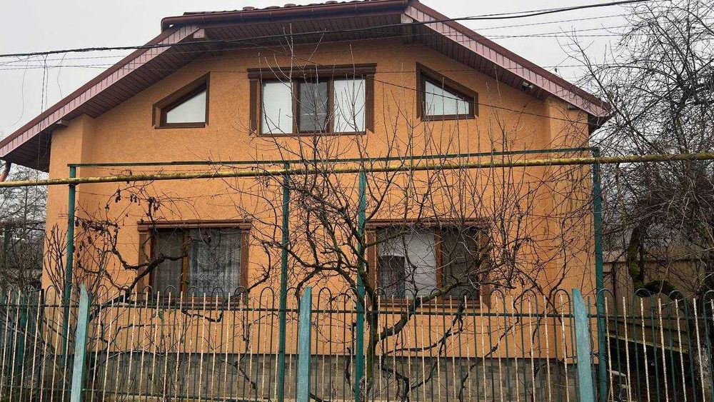 Будинок 185 кв м з ремонтом на 9 сот ділянці з виходом до річки