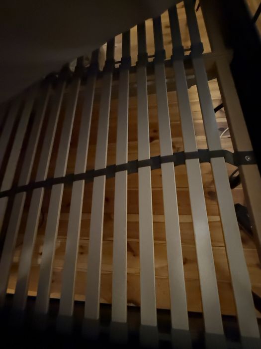 Rama łóżka IKEA Svelvik 160 x 200 metalowa ze stelażem stan bdb