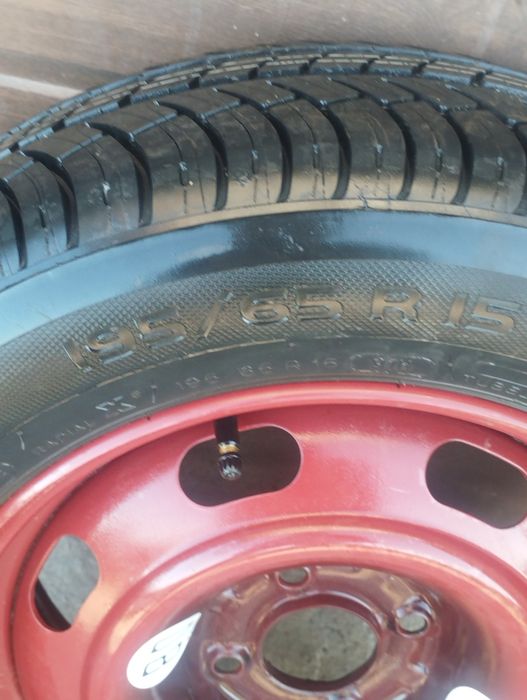 Шина з диском на запаску