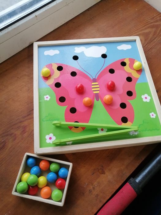 Розвиваючи гра з пінцетом Метелик