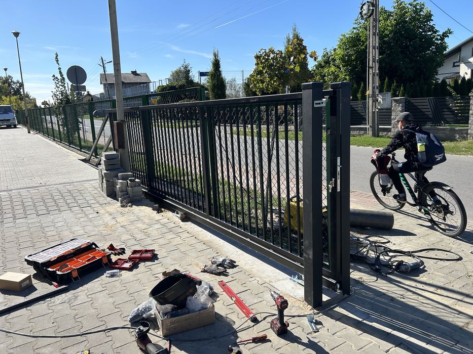 Sprzedaz , montaz ogrodzen . Producent bram super jakosc . OLISPAW