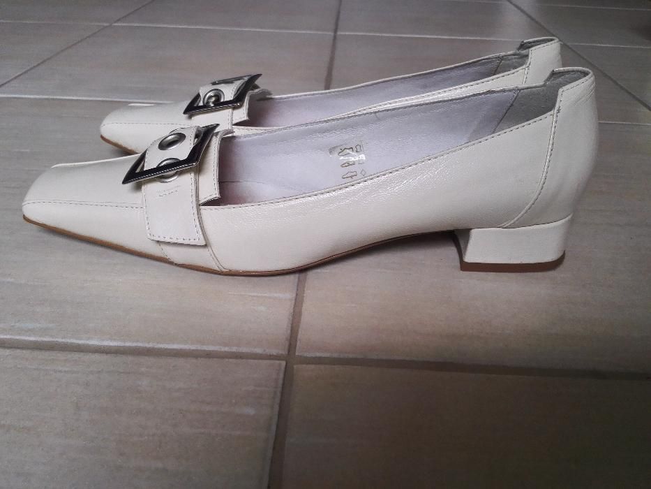Eleganckie buty damskie INBLU r. 40 kolor kość słoniowa