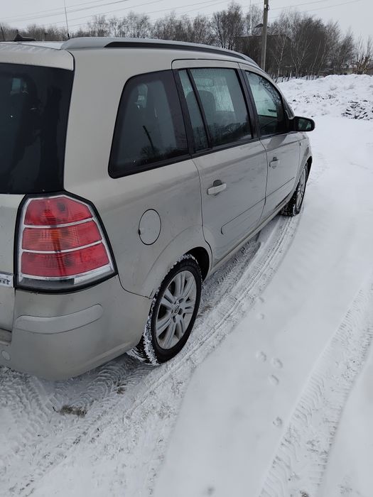 Продам опель зафіра в гарному стані2008року