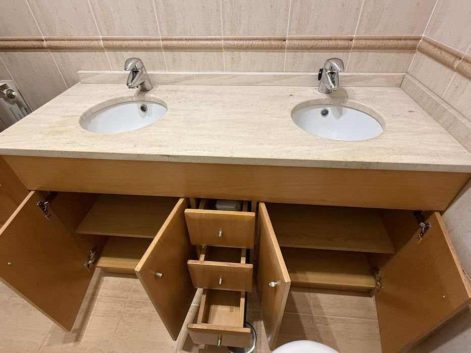 Movel com pedra pios e torneiras