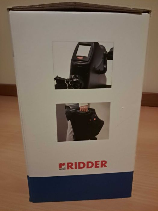 Máquina para treinar pernas e braços