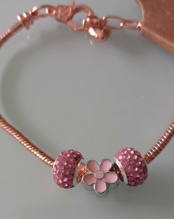 Pulseiras ajustáveis,  que completam a nossa beleza