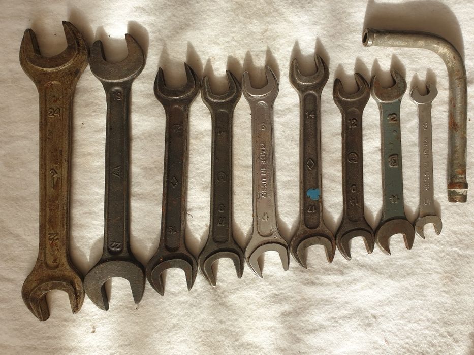 Ключі рожкові та накидні , викрутки