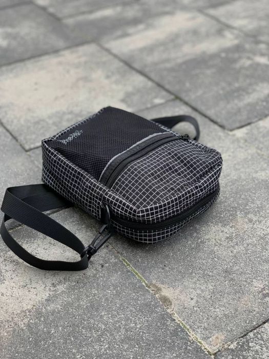 Чоловіча сумка через плече Stussy чорна в клітинку