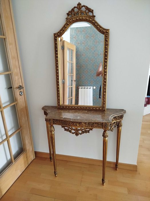 Antiga e lindíssima Credência e Espelho