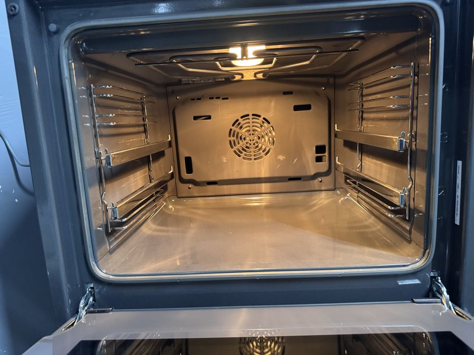 Продам Духовий Шкаф Bosch HBJ558YS3Q Ідеальний стан. Конвекція.