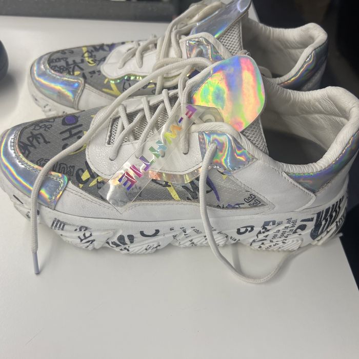 Літні кросівки.