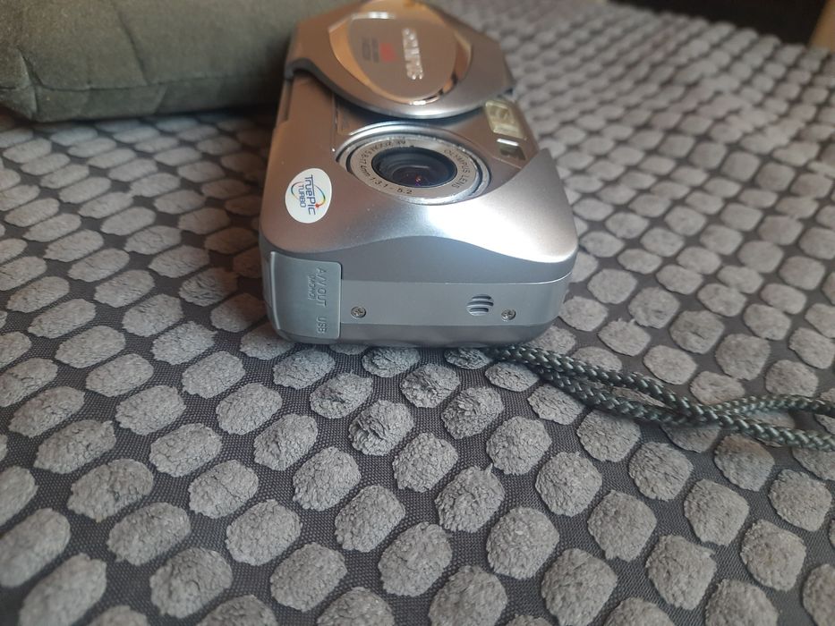 Фотоапарат Olympus C-460.