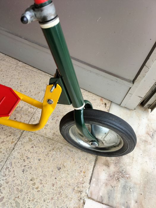 Trotinete francesa antiga, restaurada