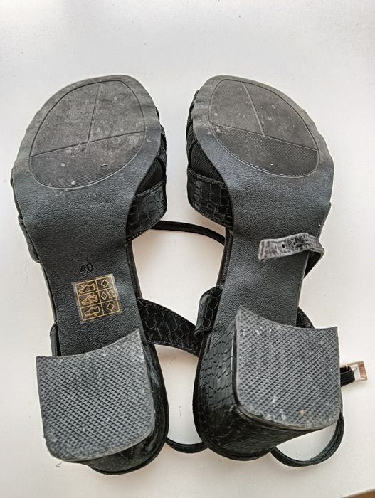 Sandálias pretas