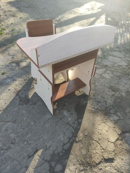 Стіл письмовий дитячий