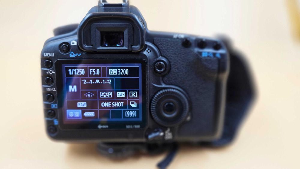 Canon EOS 5D Mark II + Canon 50mm STM + Battery Grip BG-E6 комплект