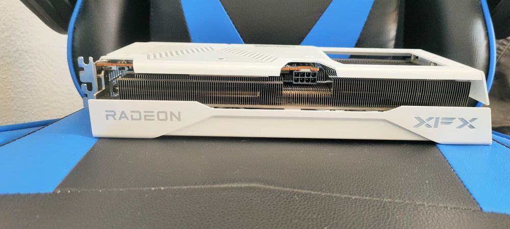 XFX Swift Pro Gaming OC 9060 XT 16gb