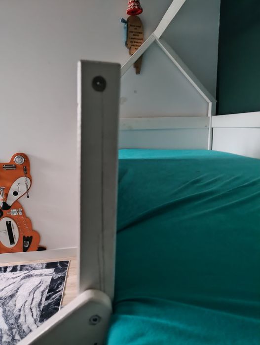 Łóżko ze zjeżdżalnią