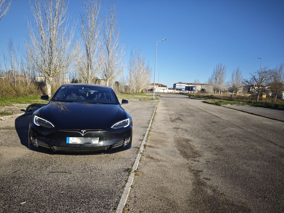 Tesla  Model  S .