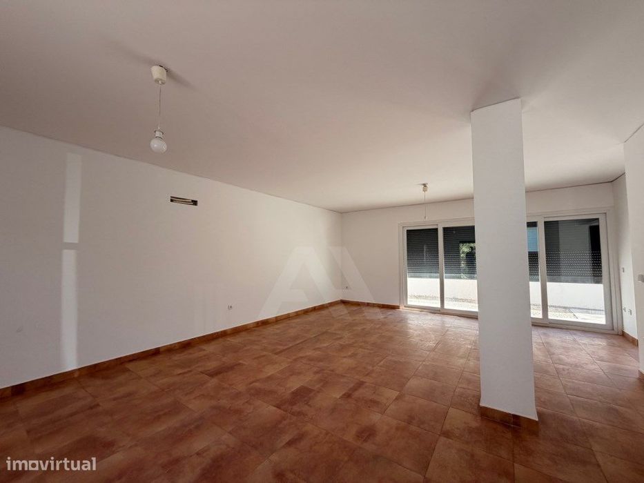 Moradia T4 em Mina de Água, Amadora