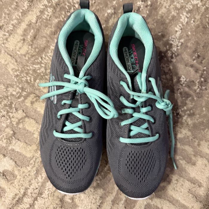 Нові кросівки Skechers
