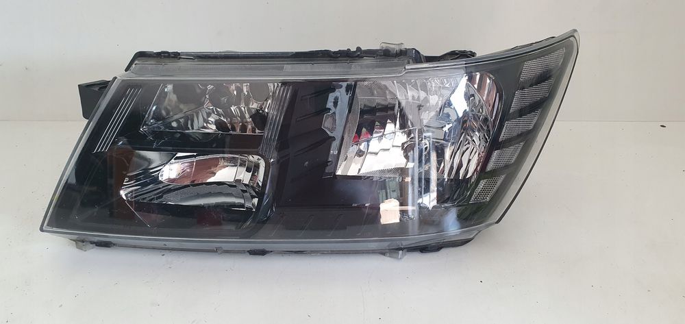 Dodge journey lampa lewa przód