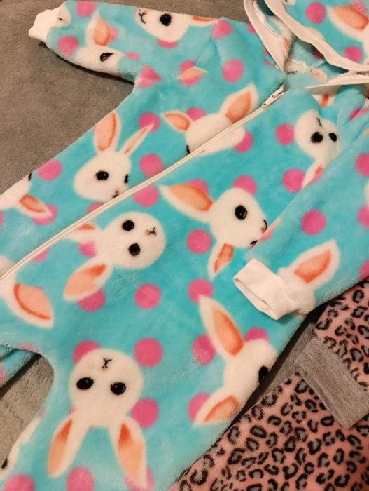 Два теплых махровых человечка