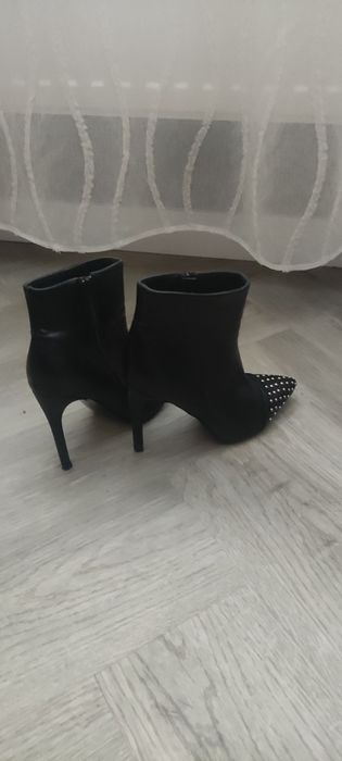 Botki czarne za kostkę ćwieki