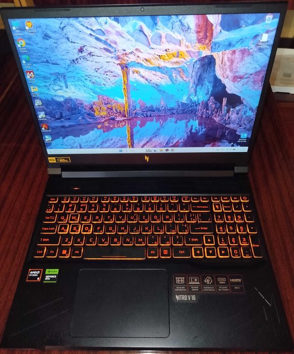 RTX 4060 8 ГБ / Продаю терміново і дешево новий ноутбук Aser nitro V16 /RAM 16 ГБ/SSD 512 ГБ/Ryzen 5