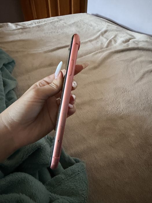 Продам iPhone XR