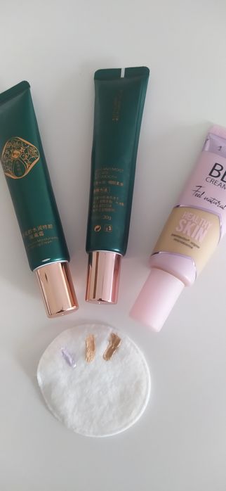Kosmetyki - korektor, fluid, krem BB, paletka cieni