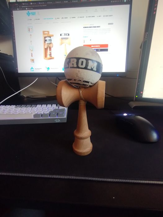 Kendama Krom Strogo White