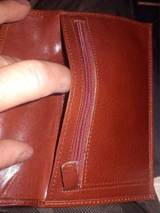 Carteira nova em pele