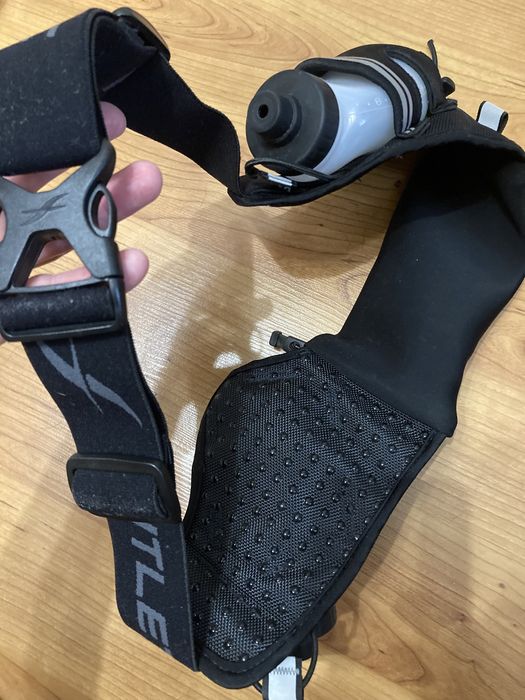 Сумка для бега Fitletic Ultimate i Running Belt черная + две бутылки.