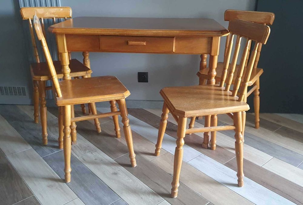 stół drewniany, 4 krzesła, stan: idealny