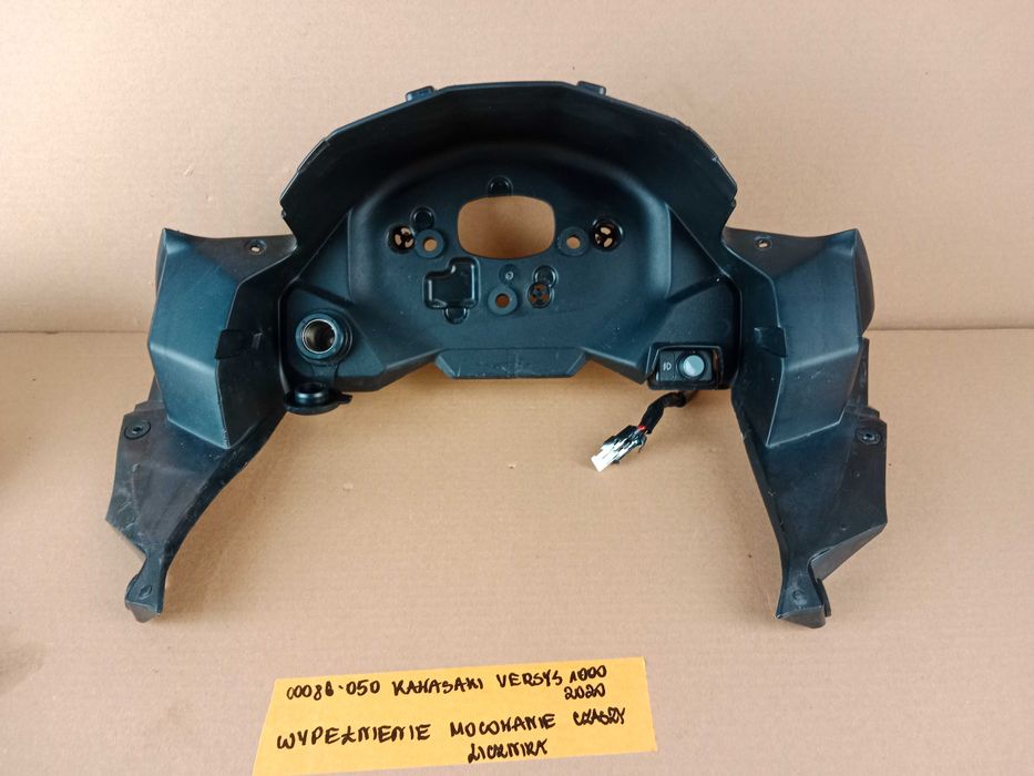 Kawasaki VERSYS 1000 Wypełnienie Mocowanie Czaszy Licznika Włącznik 19