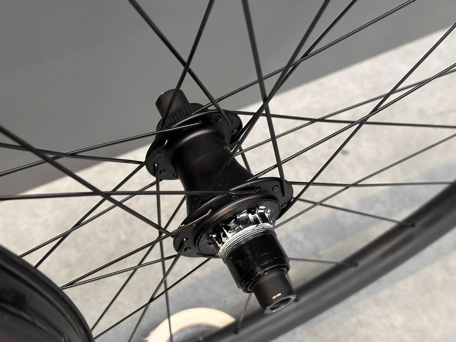 Zestaw karbonowych kół gravelowych OQUO rc25 team