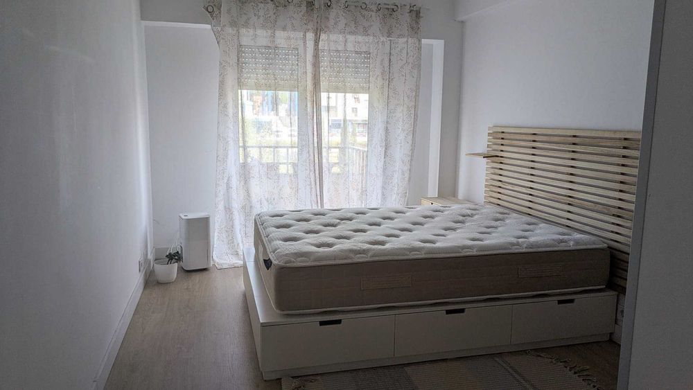 Quarto em Carnaxide com varanda