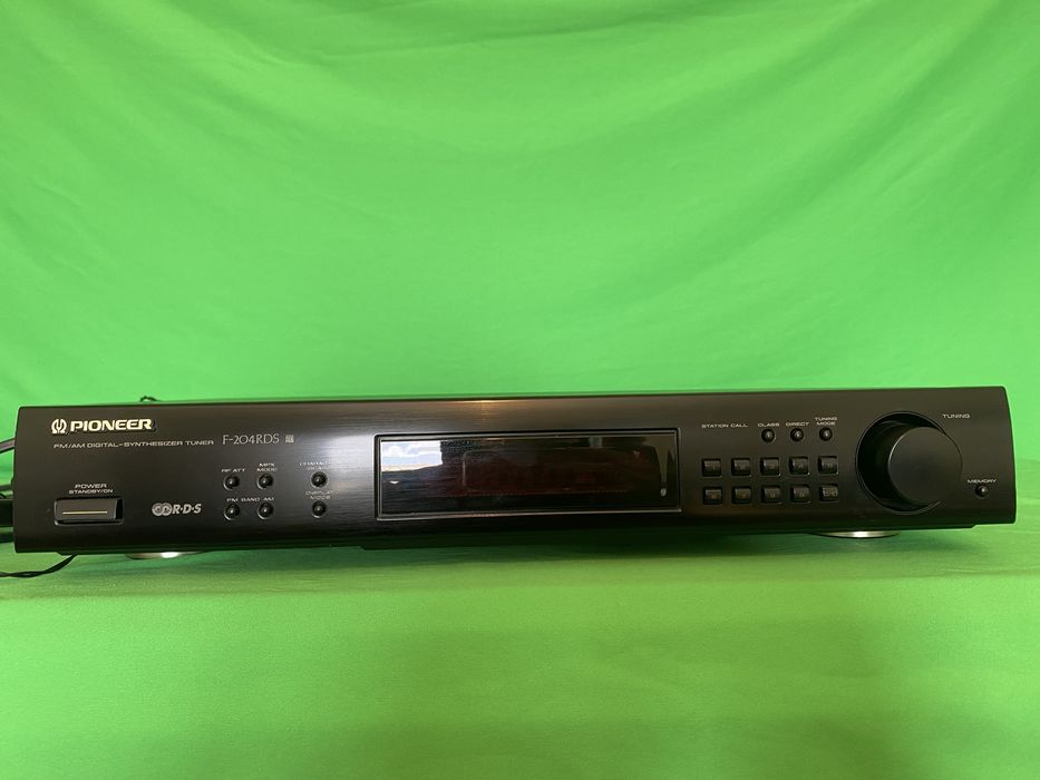 Pioneer FM/AM Digital Tuner-Synthesizer