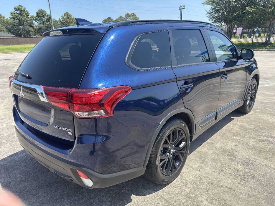 Mitsubishi Outlander SE      2019
